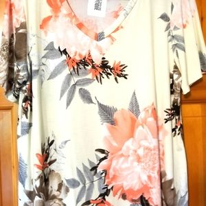 Floral v-neck tee (NWT)